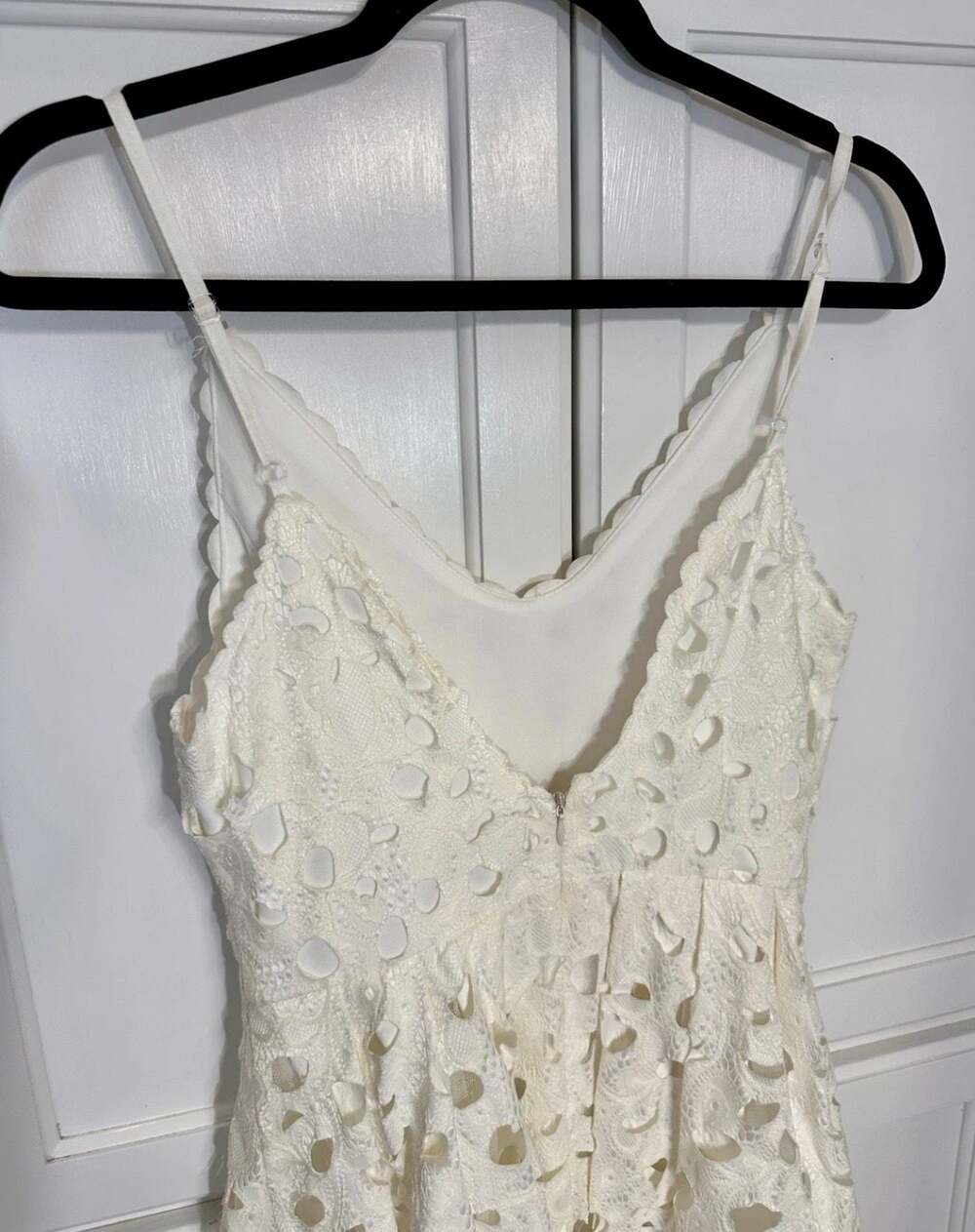 Lucy Paris White Lace Eyelet Cutout V-Neck Spaghetti strap Mini Dress Size S - Picture 4 of 5